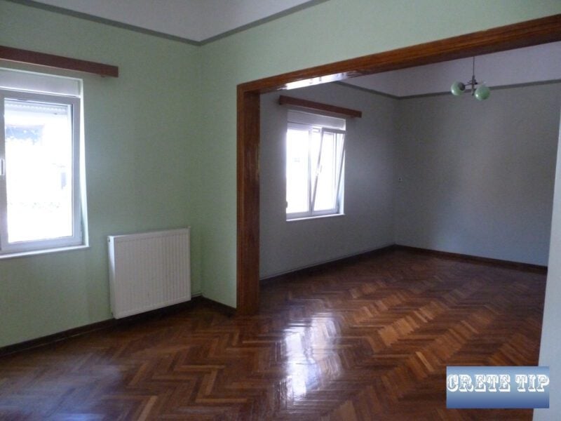 Real estate crisis caused by the collapse of the housing supply 5 wohnung leer