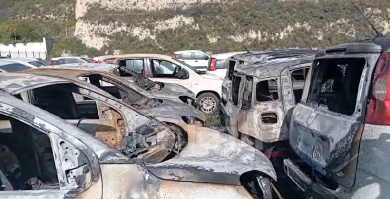 Gournes verbrannte mietwagen